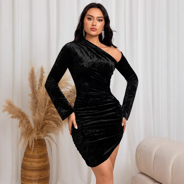 Robe élégante à une épaule pour femmes en matériau velouté Chic & Stil