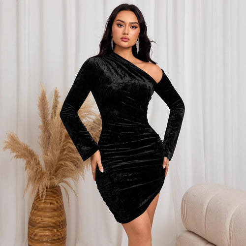 Robe élégante à une épaule pour femmes en matériau velouté Chic & Stil