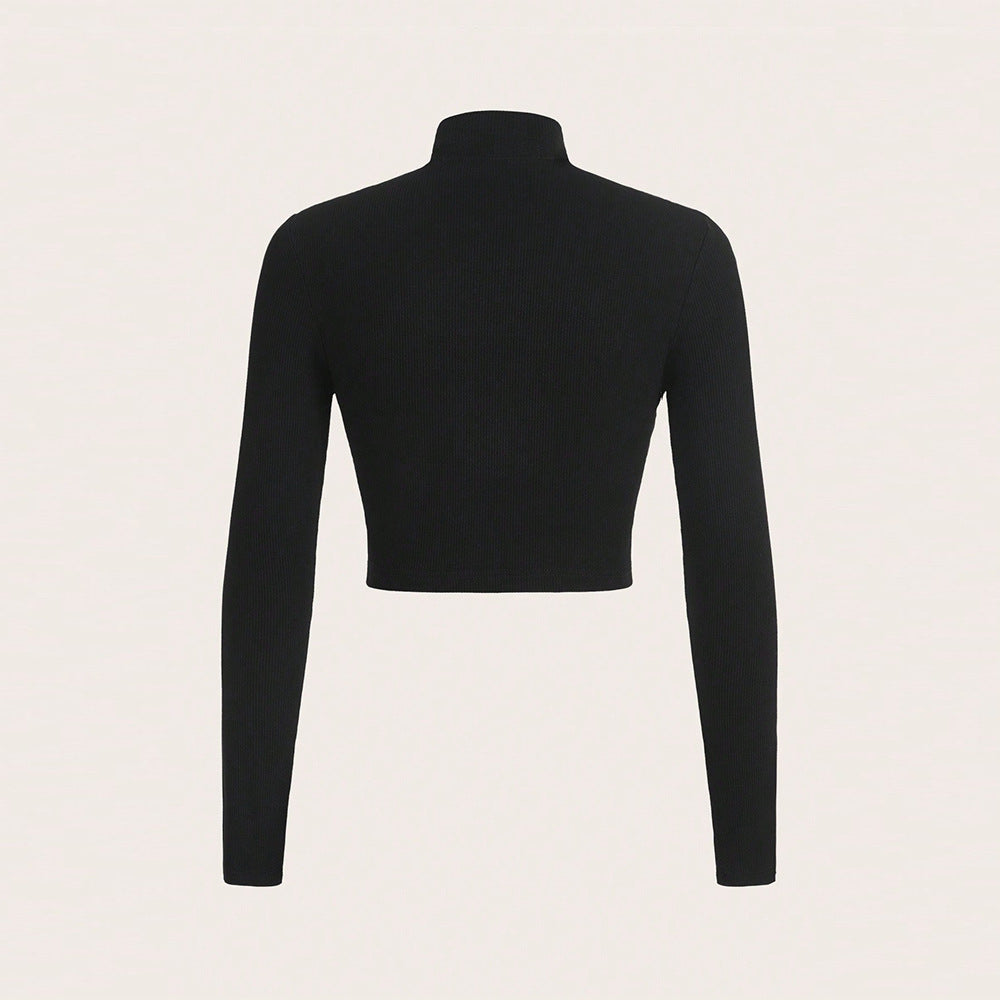 Top court pour femmes avec un design à col montant et une découpe sophistiquée Chic & Stil