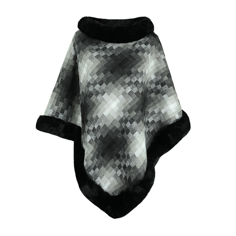 Ladies fashion poncho with luxurious faux fur collar Lune London