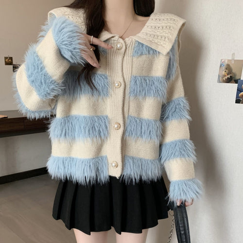 Cardigan pour femmes avec col tressé et appliqués en fausse fourrure Chic & Stil