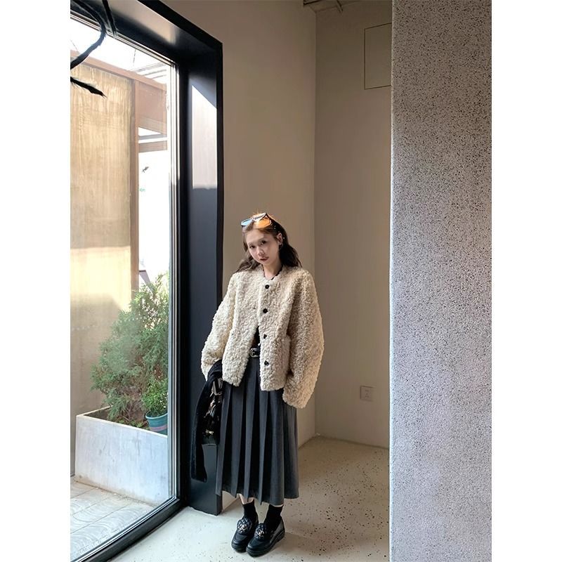 Veste en peluche confortable pour femmes avec détails de boutons Chic & Stil