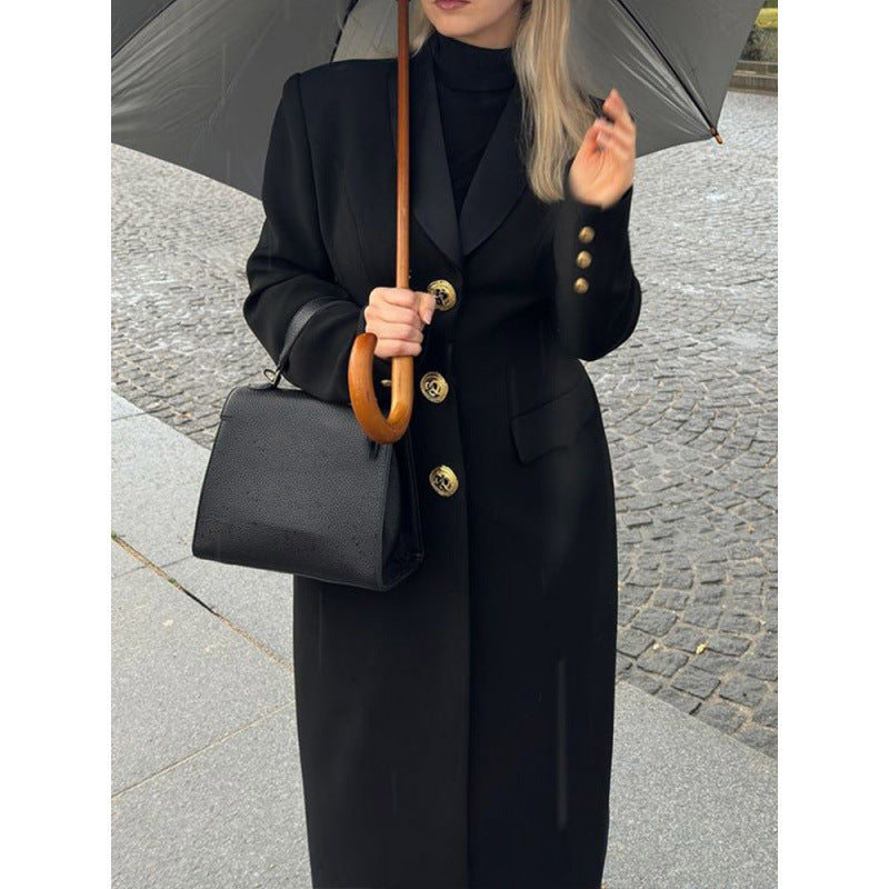 Ladies elegant maxi coat with decorative buttons and practical pockets Lune London