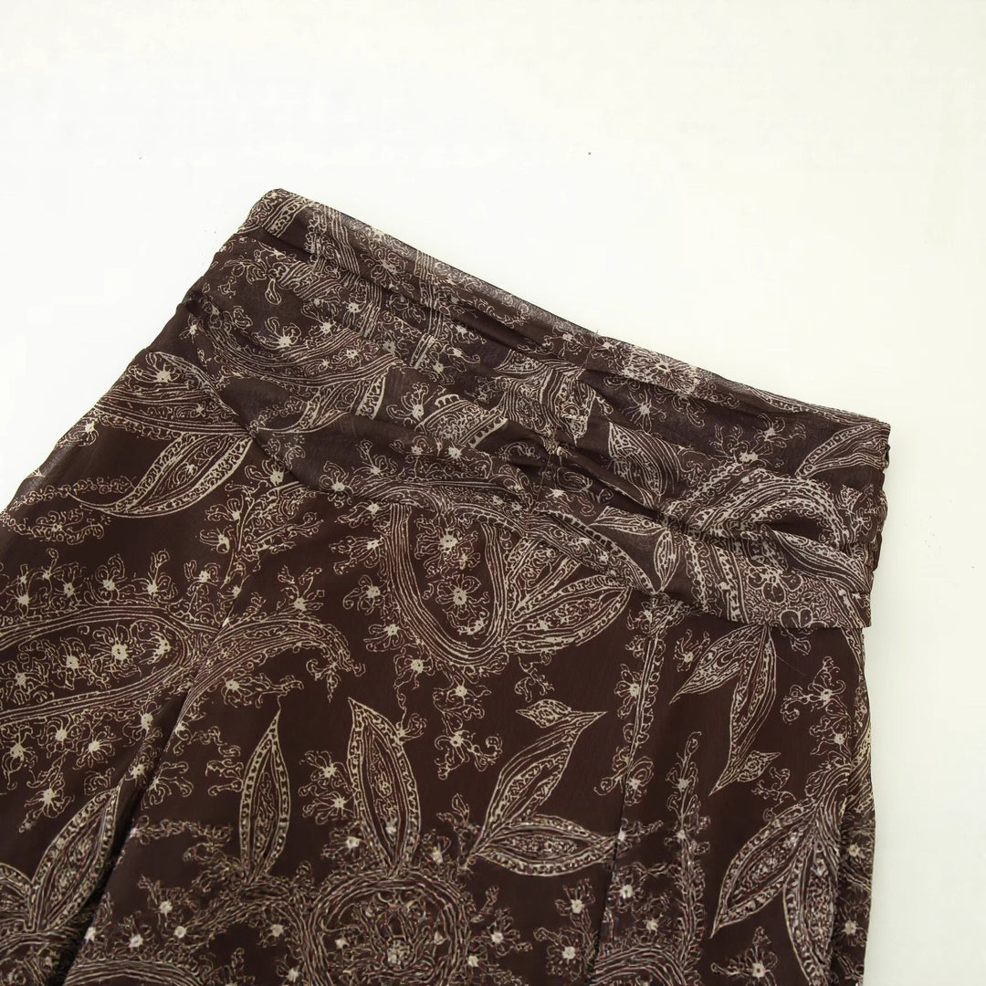 Elegant maxi skirt for women with paisley floral pattern and elastic waistband Lune London