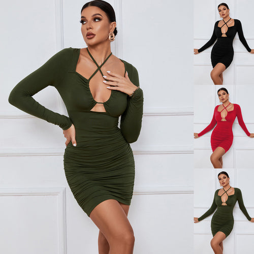 Robe enveloppante ajustée pour femmes avec des éléments de fronces décoratifs et un élégant décolleté en V Chic & Stil