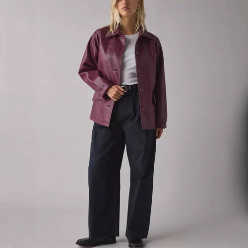 Veste en cuir métallique pour femmes avec poches pratiques et coupe moderne Chic & Stil