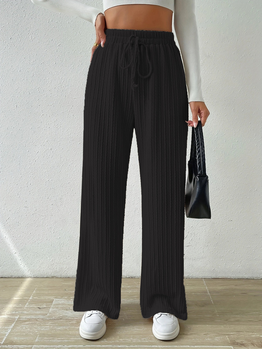 Casual stretch pants for women with elastic waistband and practical drawstring Lune London