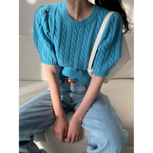 Knitted sweater for women with voluminous sleeves and cable knit pattern Amarae