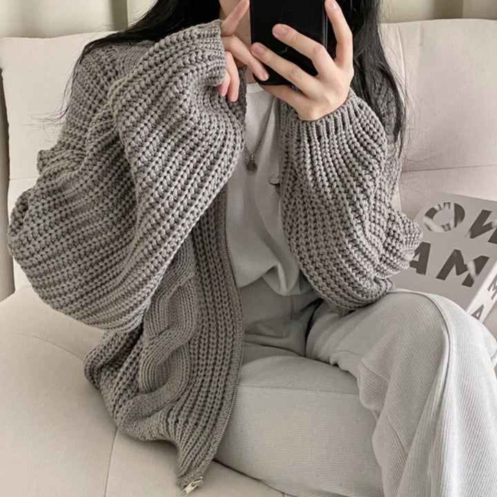 Cardigan confortable pour femme avec des manches volumineuses et un design moderne Chic & Stil