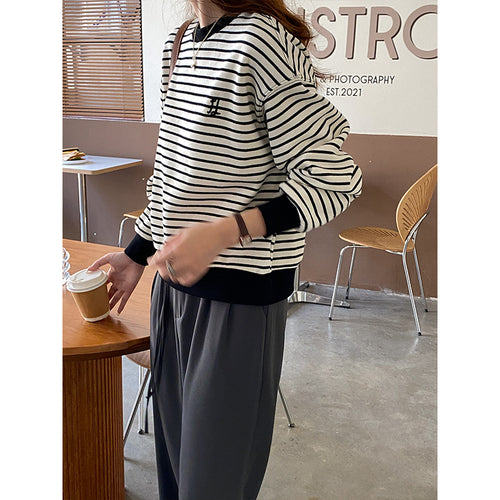 Women's casual round neck sweatshirt with stripes Chic & Stil