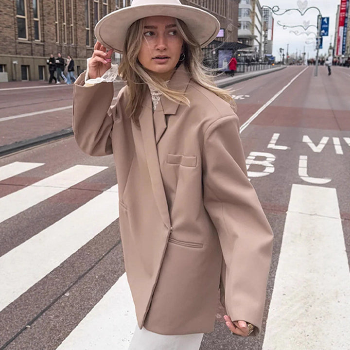 Women's oversized blazer with boxy silhouette, concealed closure and flap pockets Amarae