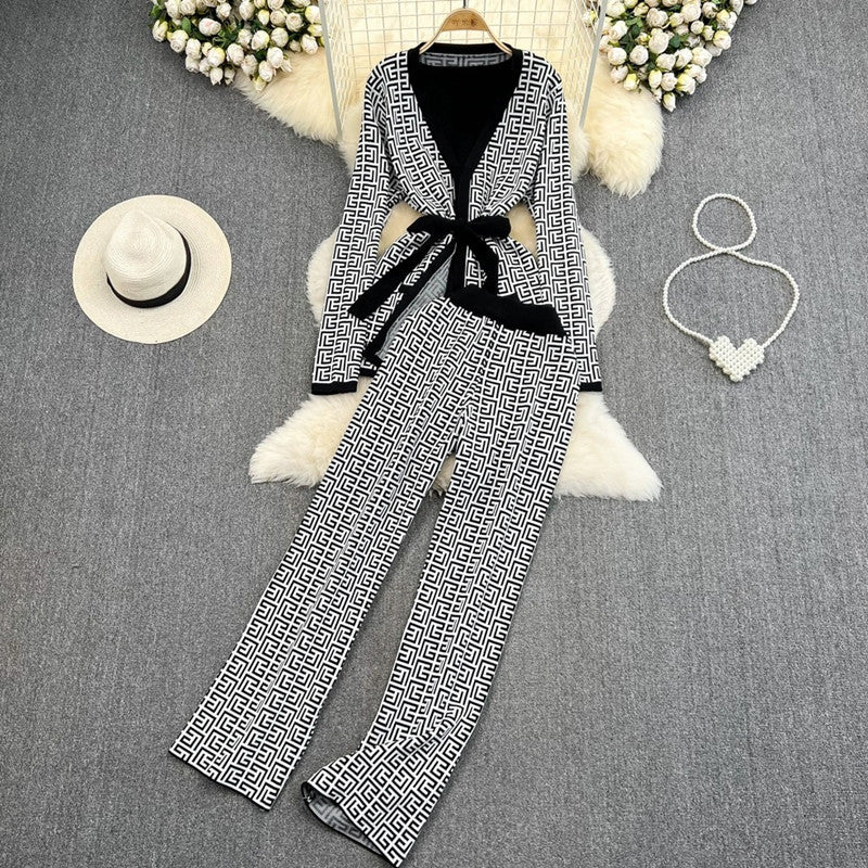 Trendy women's loungewear set with graphic pattern and relaxed fit Lune London