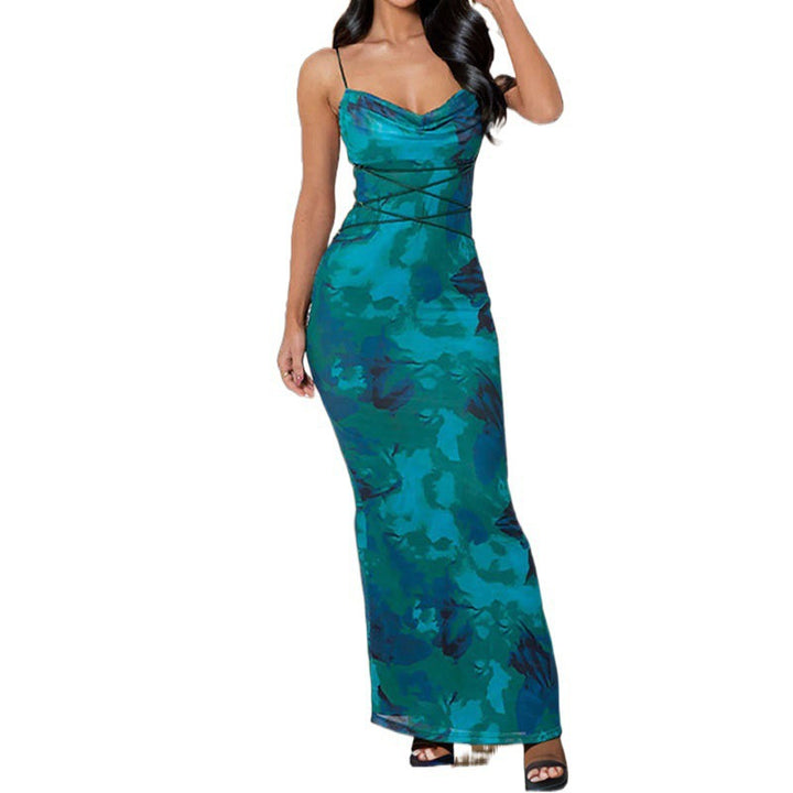 Robe maxi femme avec un élégant décolleté à cascades et des bretelles spaghetti décoratives Chic & Stil