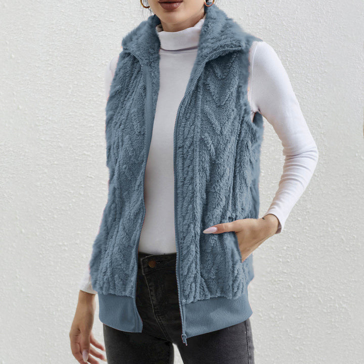 Cozy fleece jacket for women with stand-up collar and practical pockets Lune London