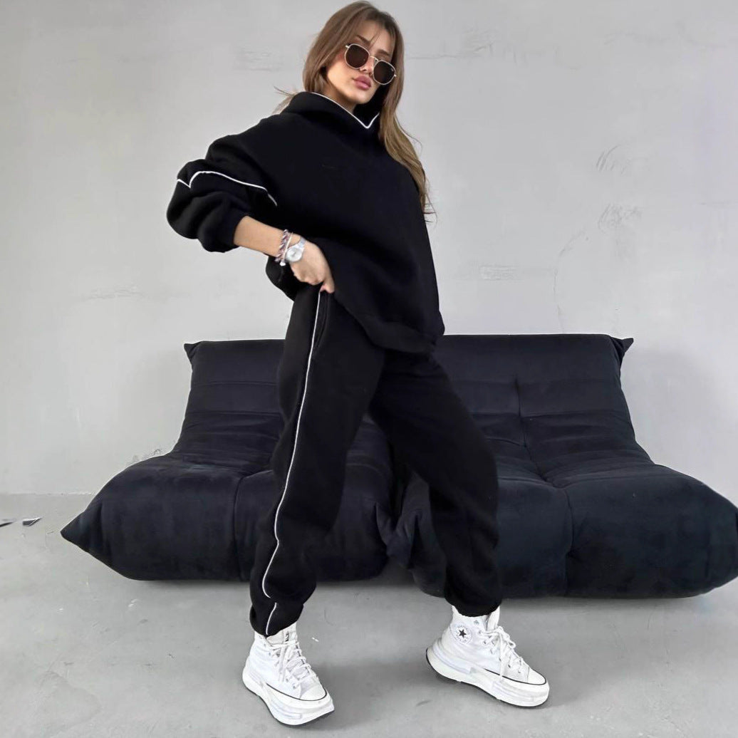 Women's sporty hoodie set with loose fit in soft material Lune London