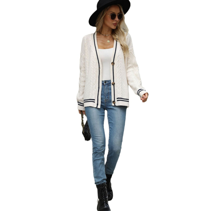 Cardigan en tricot épais pour femmes avec motif de cable graphique et boutons décoratifs Chic & Stil