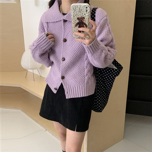 Women thick knit cardigan with contrasting buttons and a textured design Amarae
