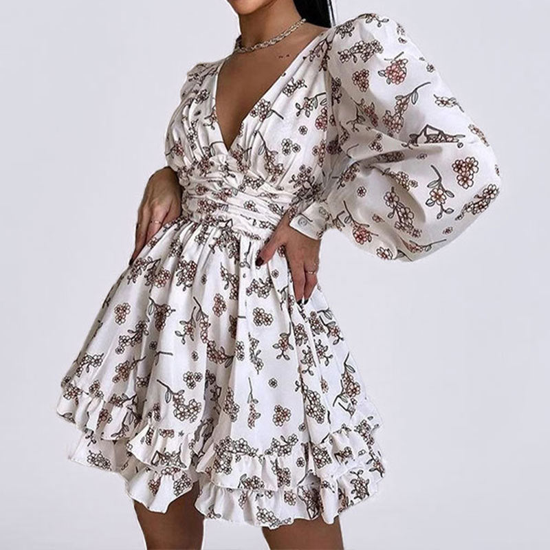 Robe à fleurs ludique pour femmes avec des manches volumineuses et une jupe froncée Chic & Stil