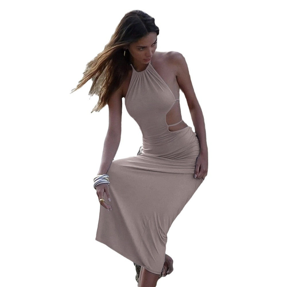 Robe maxi ajustée pour femmes avec décolleté asymétrique et élégante découpe dans le dos Chic & Stil