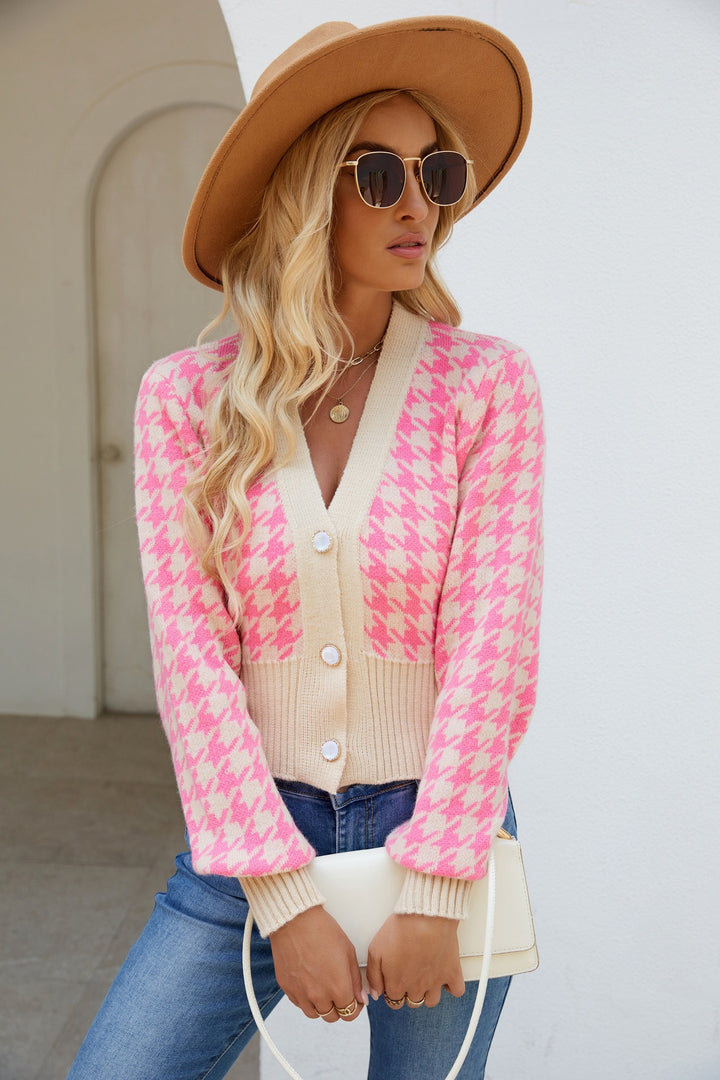 Cardigan féminin à la mode avec un motif pied-de-poule saisissant et fermeture à boutons Chic & Stil