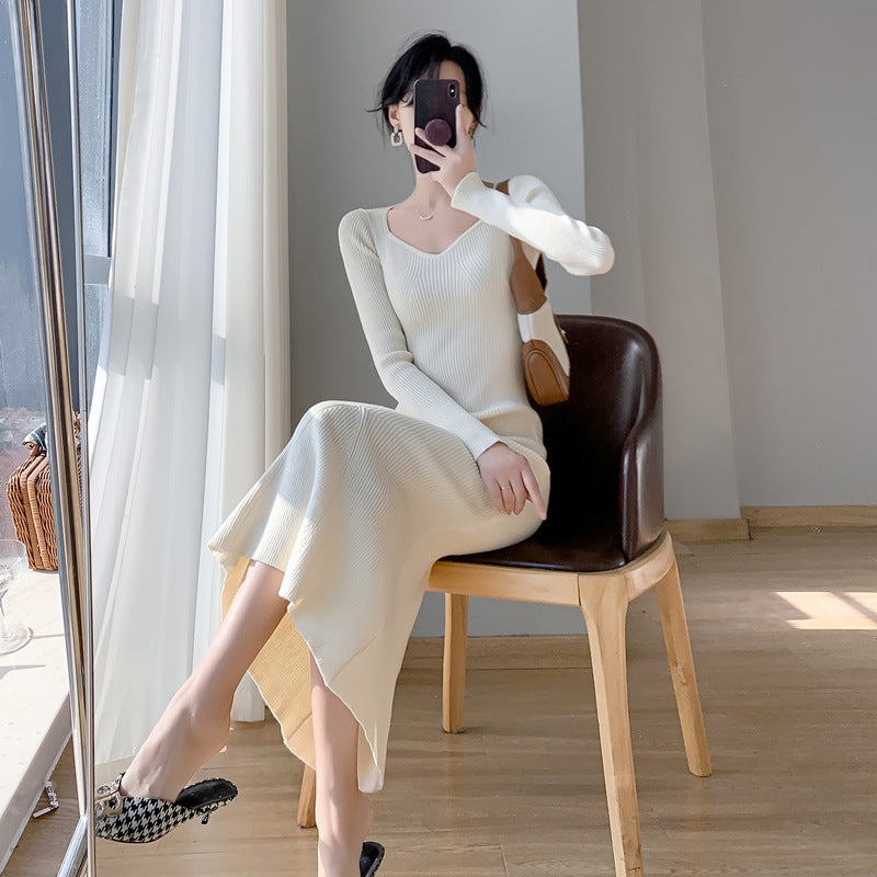 Robe tricotée pour femmes avec un décolleté en V flatteur et un élégant mouvement Chic & Stil