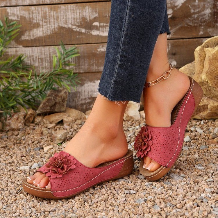 Comfortable floral sandals for women with breathable inserts and elegant floral decoration Lune London