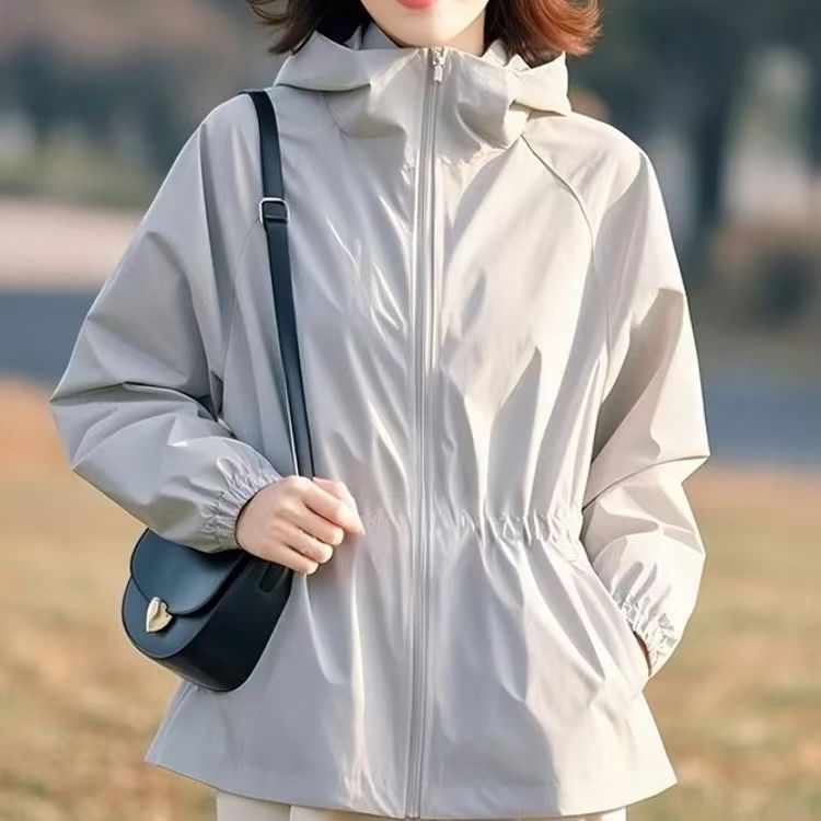 Veste de transition pour femmes avec taille ajustable et col haut Chic & Stil