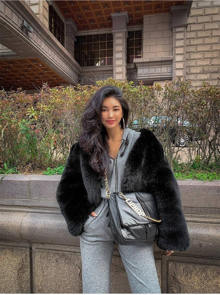 Oversized plush jacket for women with long sleeves Lune London