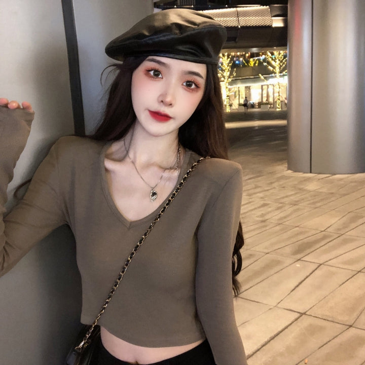 Women Cropped Long Sleeve Shirt with Fashionable V-Neck and Comfortable Materials Lune London