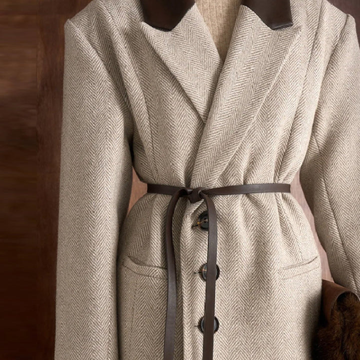 Manteau trench élégant pour femmes avec ceinture et col raffiné Chic & Stil