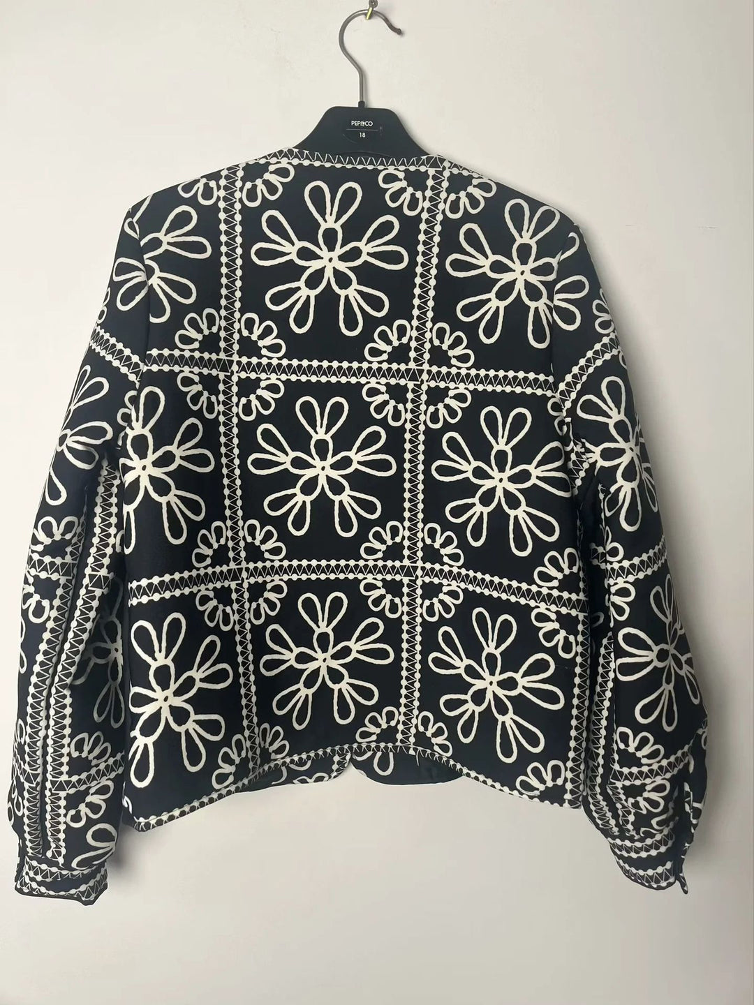 Embroidered women's jacket with a floral design and a modern cut Lune London
