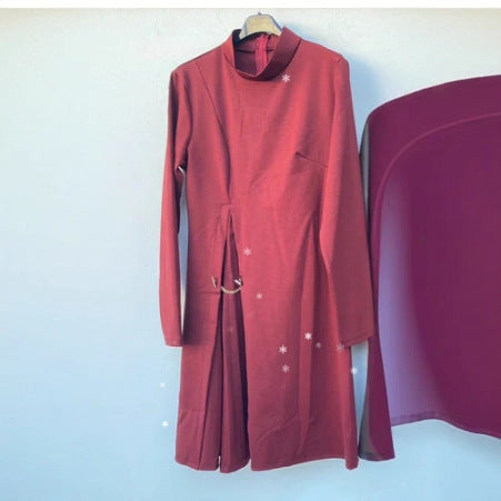 Women's elegant dress with draping and waist belt Chic & Stil