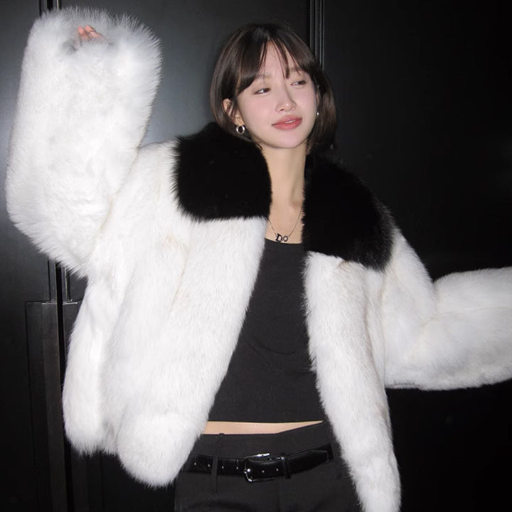Ladies Luxurious and Voluminous Faux Fur Jacket with Chic and Stylish Collar