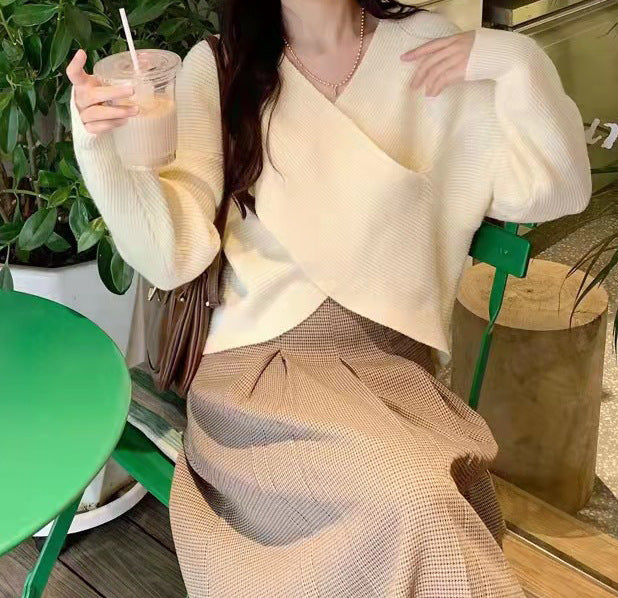 Wrap sweater for women in fine knitted material with a modern fit Lune London