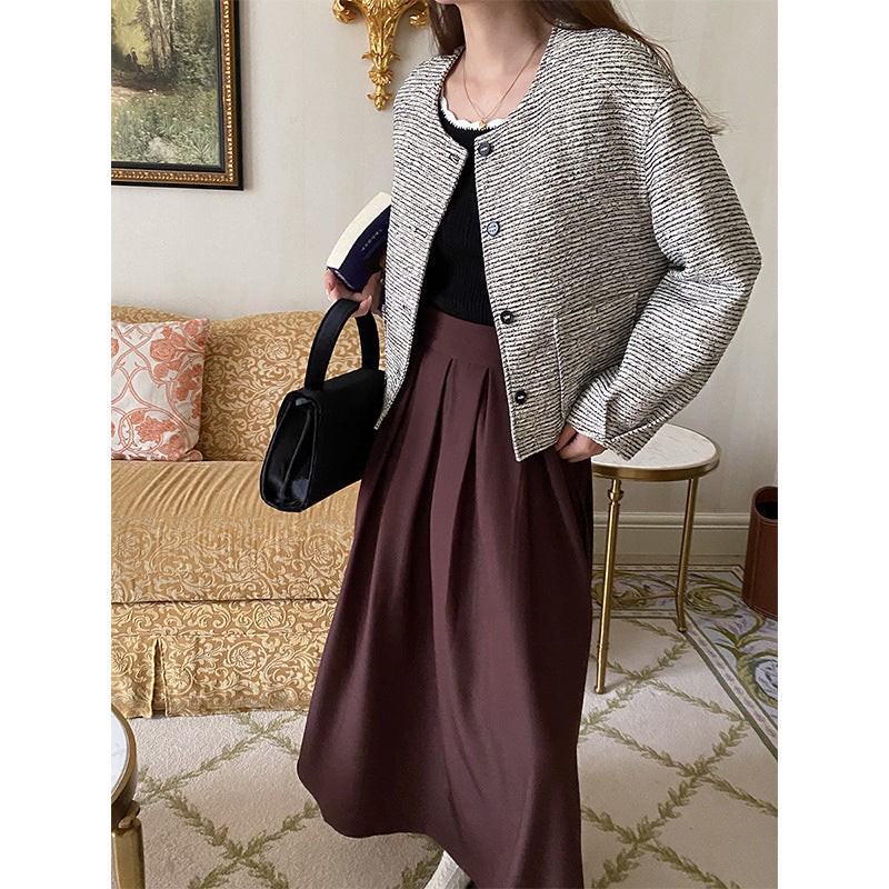 Women's elegant jacket with fine texture and button details Chic & Stil