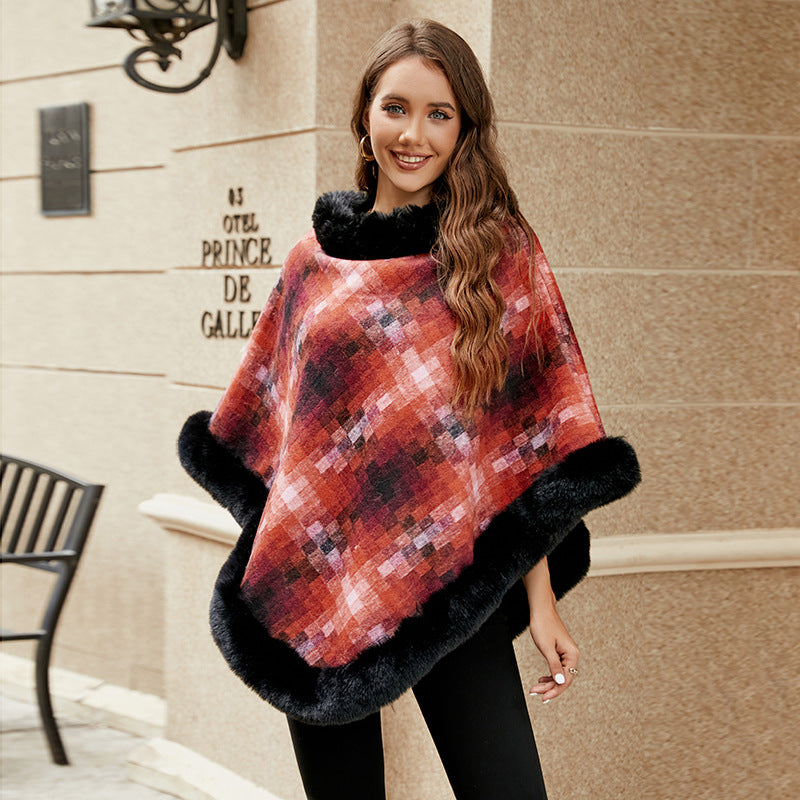 Ladies fashion poncho with luxurious faux fur collar Lune London