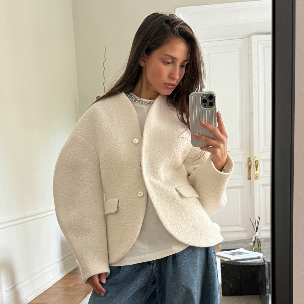 Veste en boucle tendance pour femmes avec épaules tombantes et fermeture par bouton Chic & Stil
