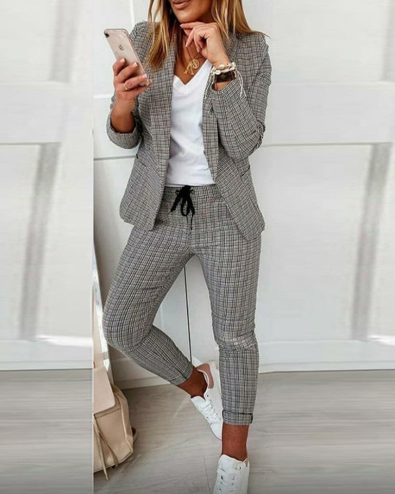 Women's Elegant professional suit with a trendy check pattern and practical pockets Lune London