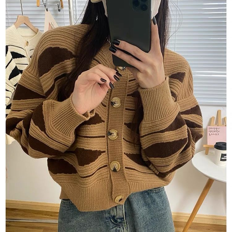 Blazer en tricot ample pour femmes avec motif grossier et fermeture à boutons Chic & Stil