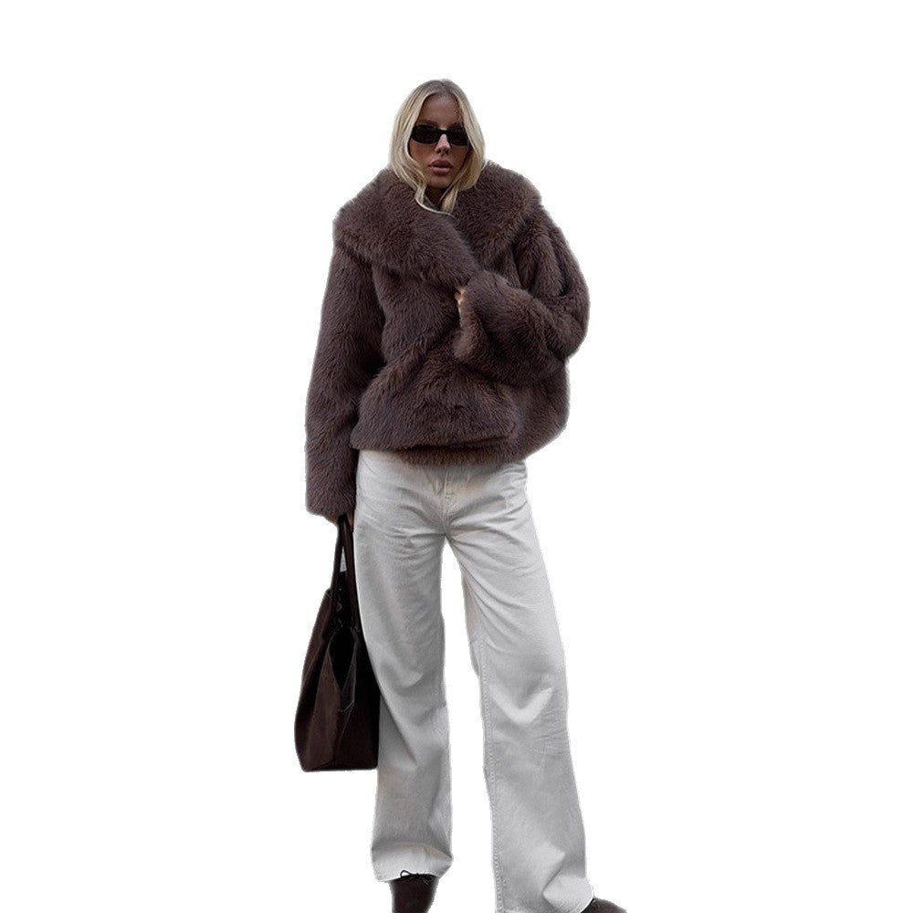 Ladies short jacket made of faux fur in a boxy fit with voluminous shawl collar Amarae