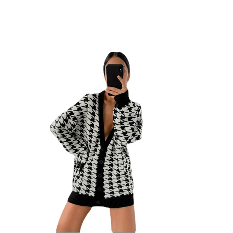 Ladies oversized stylish cardigan with classic houndstooth pattern Lune Londonl