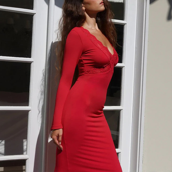Robe maxi séduisante pour femmes avec un décolleté en V profond et une bordure en dentelle Chic & Stil