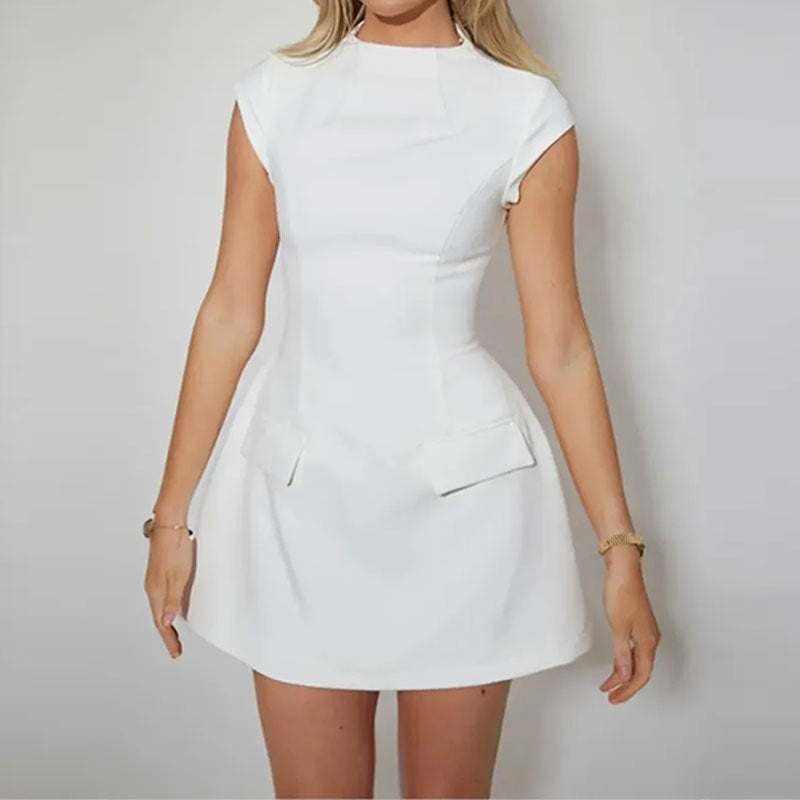 Robe mini ajustée pour femmes avec poches et taille haute Chic & Stil