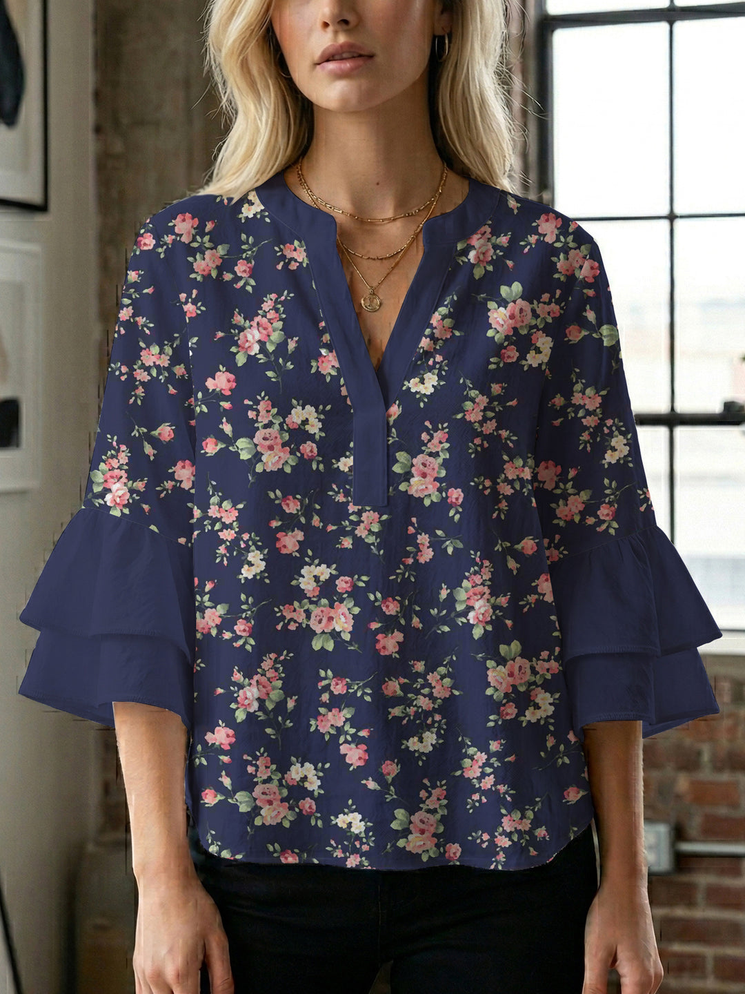 Women's blouse with voluminous sleeves and floral design Lune London