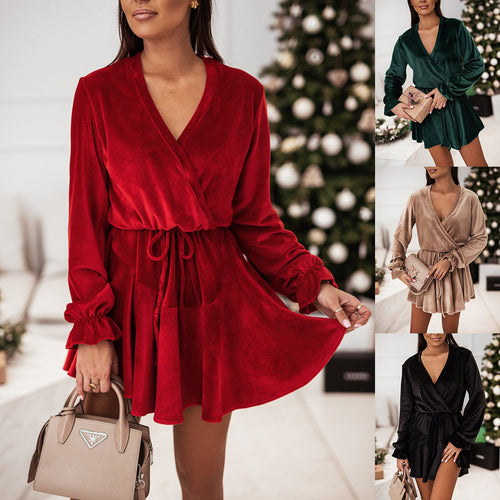 Robe portefeuille pour femmes avec surface veloutée et élégant décolleté en V Chic & Stil