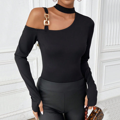 Women's body with an off-shoulder design and an elegant choker collar Chic & Stil
