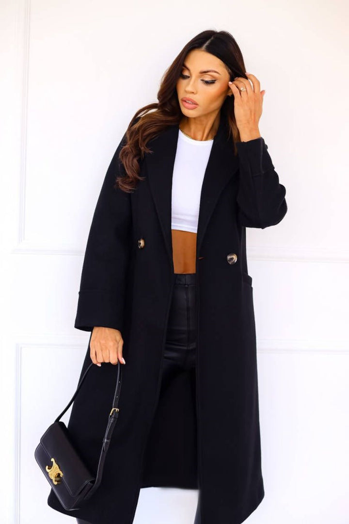 Timeless wool coat for women with an elegant lapel and practical pockets Lune London