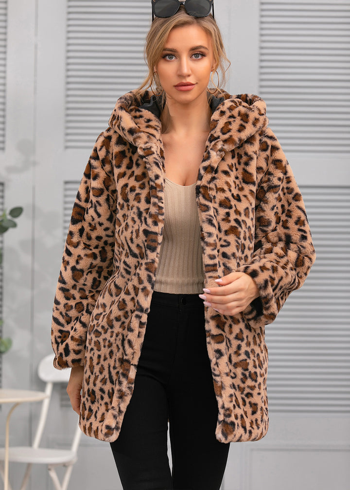 Ladies oversized cozy jacket with an elegant leopard pattern Lune London