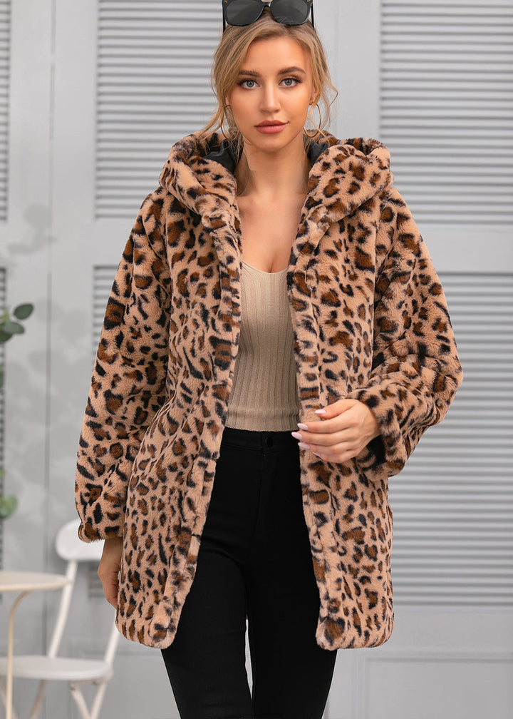 Amarae | Women's cozy oversized jacket with elegant leopard pattern