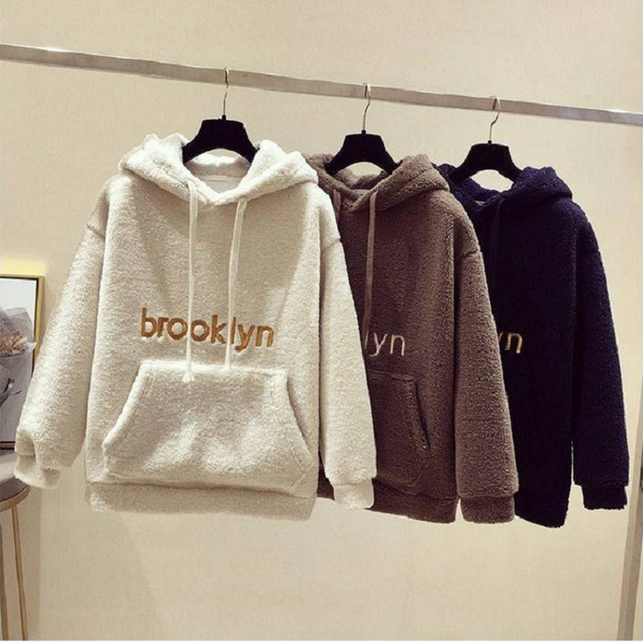 Women's cozy hoodie with comfortable fit and casual lettering Lune London